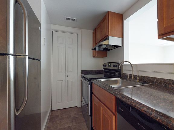3rd image of 1726 Saint Paul St APT 4