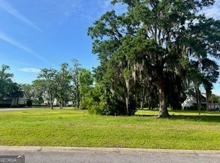 48 Maiden Creek Dr, Waverly, GA 31565