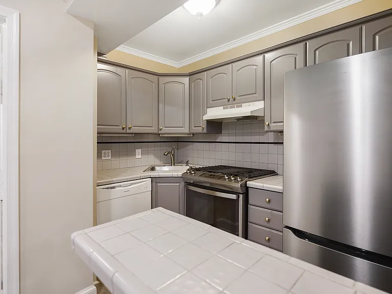 405 Constitution Ave NE #B — Photo 6