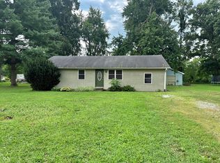 102 E Davidson St, Staunton, IN 47881