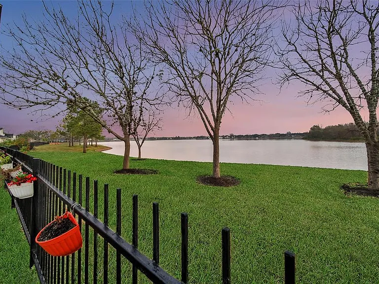 3831 Lakeridge Canyon Dr — Photo 29