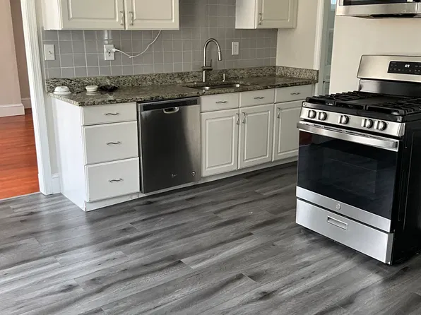 194 Concord St Floor 2, Lowell, MA 01852