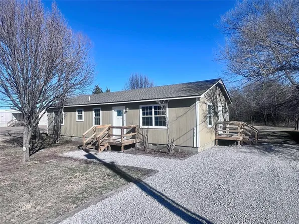 511 N Olive St, Stratford, OK 74872