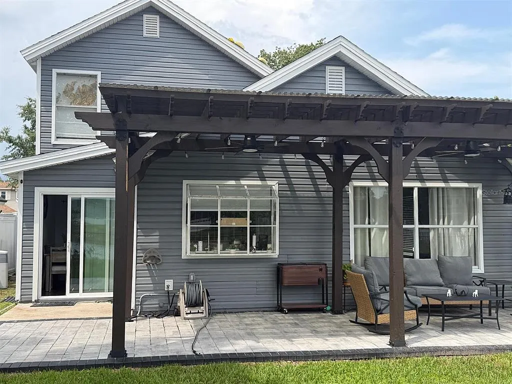 3 bed, 2.5 bath, 1208 sqft, $2,600 — Photo 4
