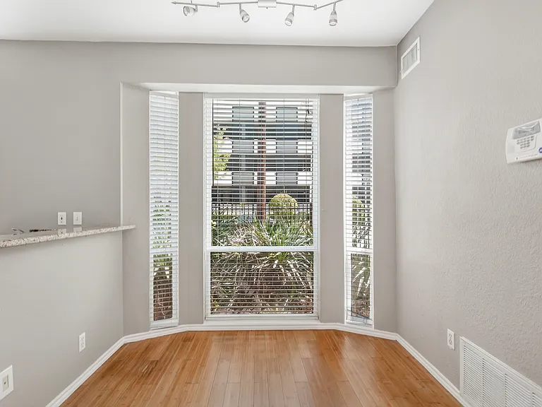 2002 N Fitzhugh Ave #2 — Photo 6