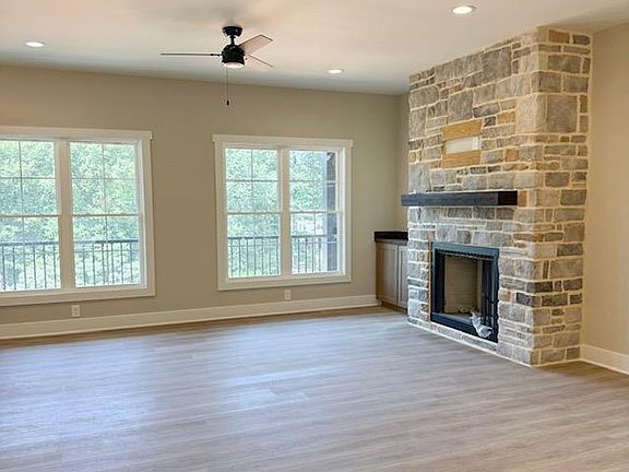 4th image of 280 Acorn Dr