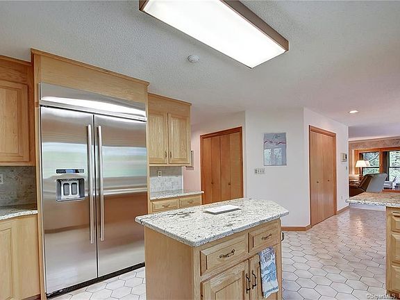 4th image of 52 Pinemeadow Dr