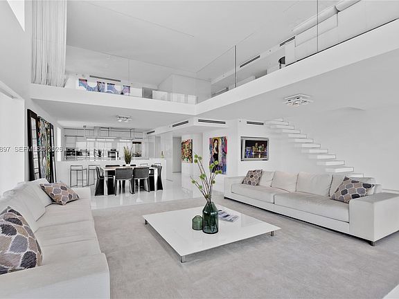 2nd image of 10 Venetian Way #Penthouse 04