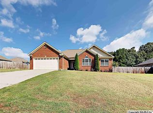1207 Hunter Ln SW, Hartselle, AL 35640