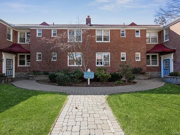 4th image of 1 Bryant Cres Suite 1N