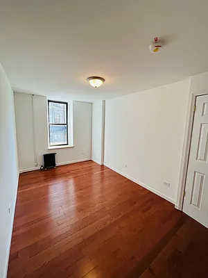 Rented by Bond New York | media 3