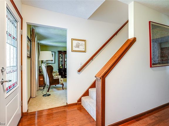 3rd image of 375 Creekside Dr