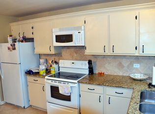 2241 W Nichols Rd #32E, Arlington Heights, IL 60004
