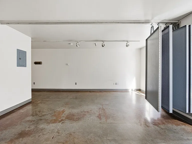 Whiteway Apartments — Photo 42