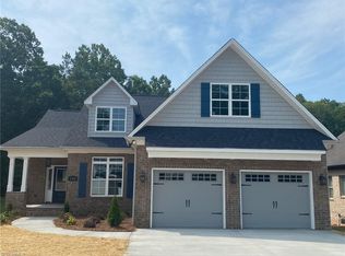 129 Quail Run Dr, Clemmons, NC 27012