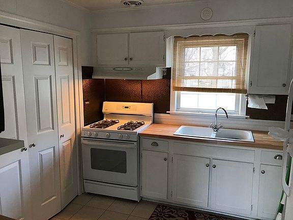 3rd image of 348 Oak Ave #0