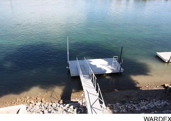 5th image of 823 Riverfront Dr