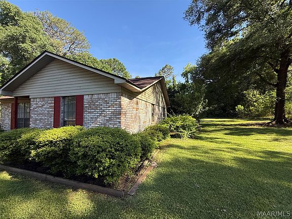 2nd image of 906 Bell Ln