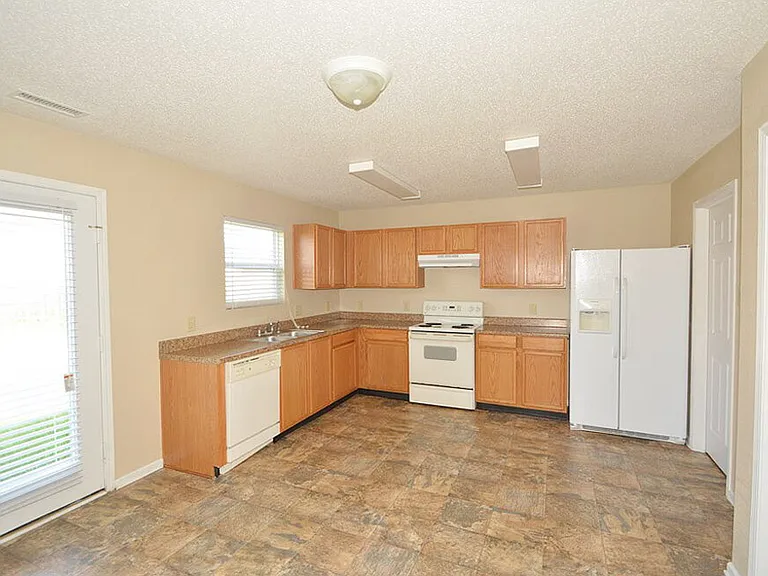 5660 Grassy Bank Dr — Photo 9