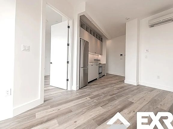 4th image of 43 Claver Pl #2A
