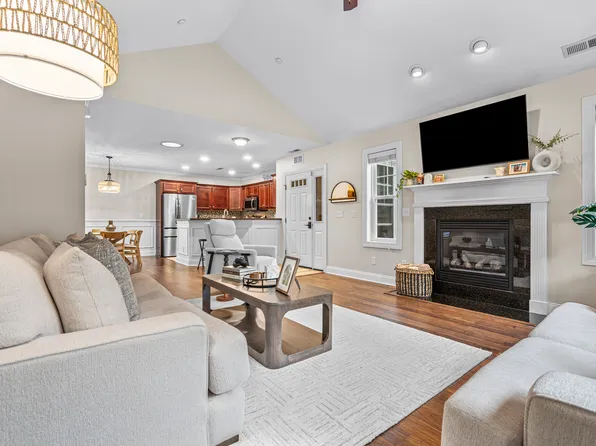 95 South Ridge Lane #E202, Berlin, CT 06037