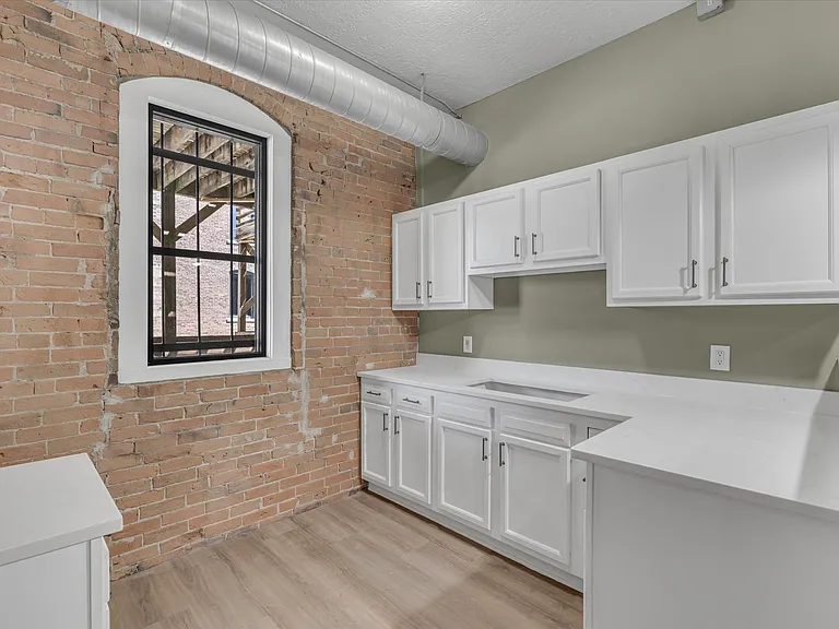 400 N Main St #203F — Photo 3
