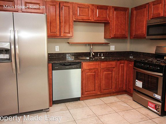 4th image of 824 Biltmore Dr Unit 1