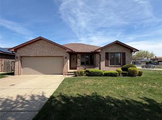 36552 Melbourne Dr, Sterling Heights, MI 48312