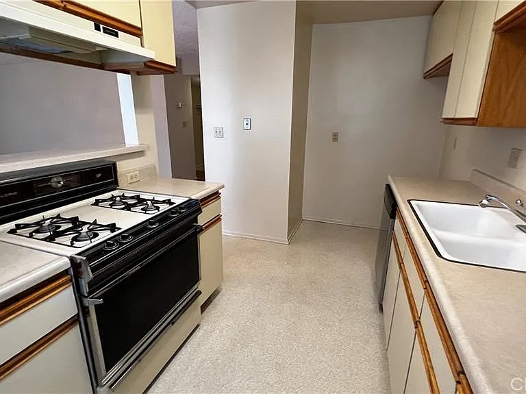 410 Milford St #102 — Photo 10