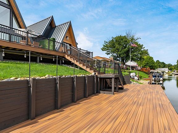 Shared boat dock space