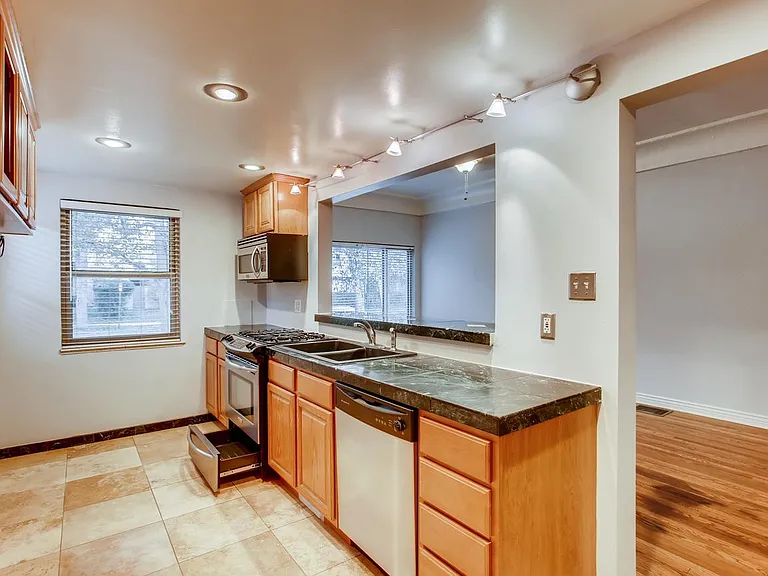 1140 Milwaukee St — Photo 3