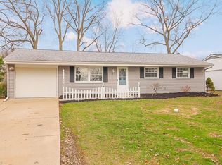 1409 Hollyview Dr, Vermilion, OH 44089