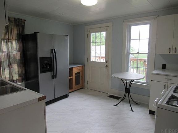 2nd image of 110 Anamosa Ave