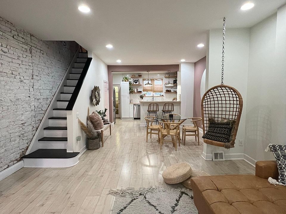 1st image of 2645 E Monmouth St