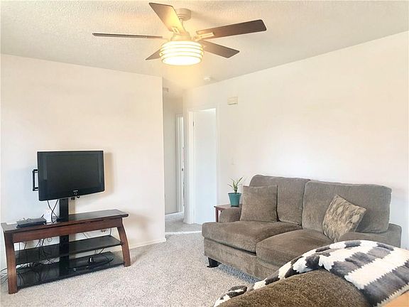 3rd image of 286 N Kelsey Ln