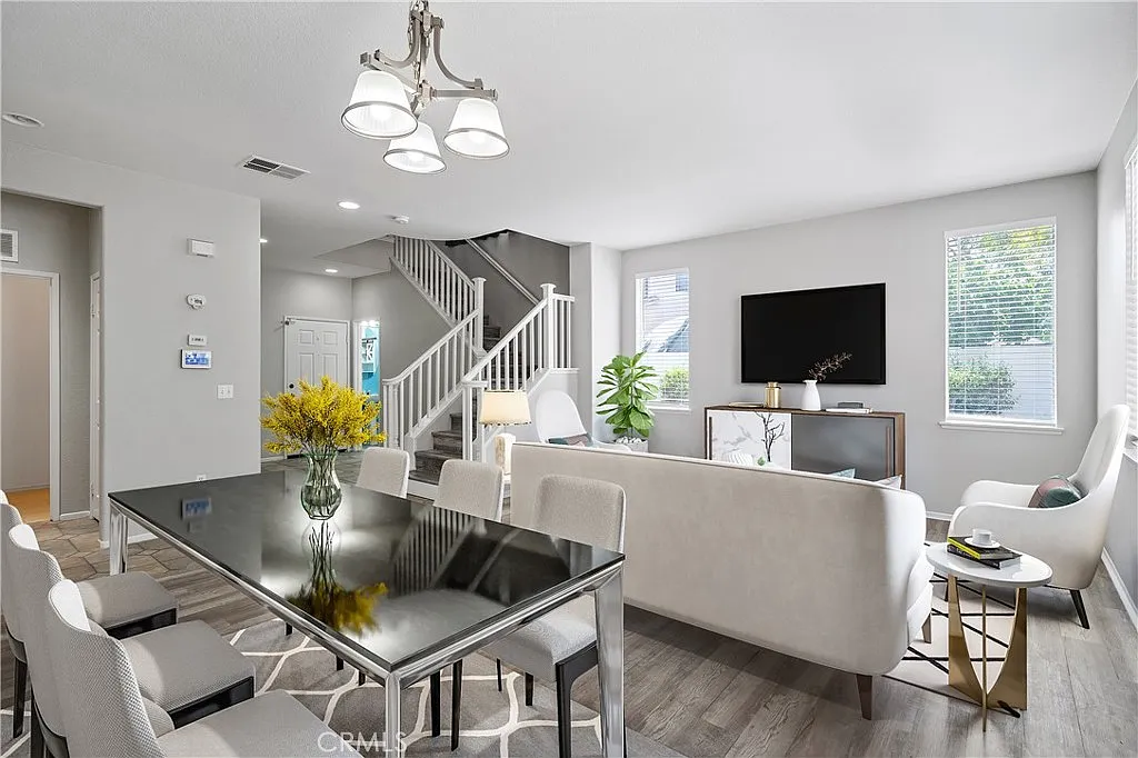 4 bed, 2.5 bath, 2713 sqft, $3,350 — Photo 2