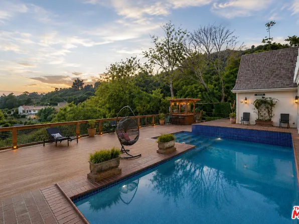 9820 Gloucester Dr, Beverly Hills, CA 90210