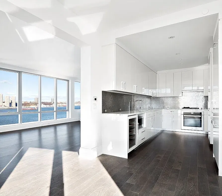 50 Riverside Boulevard — Photo 4