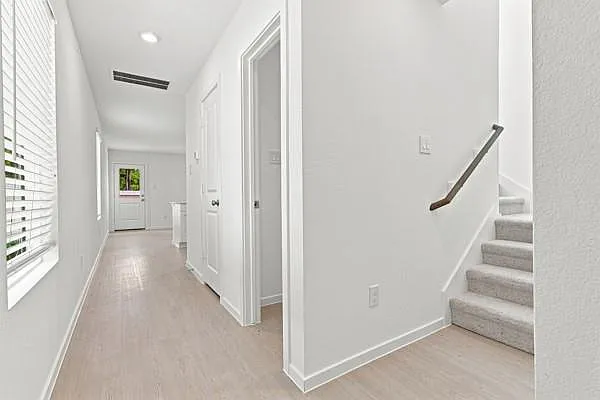 3 bed, 2.5 bath, 1198 sqft, $1,650 — Photo 3