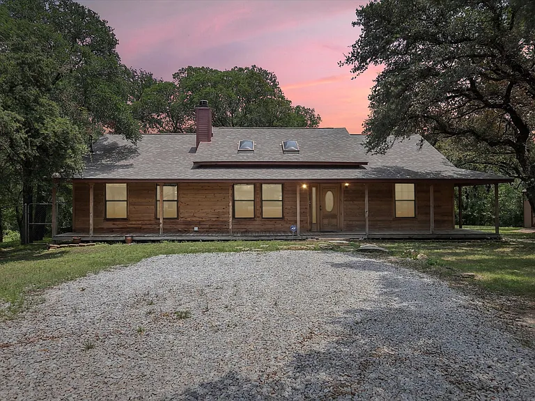 9400 Live Oak Ln — Photo 1