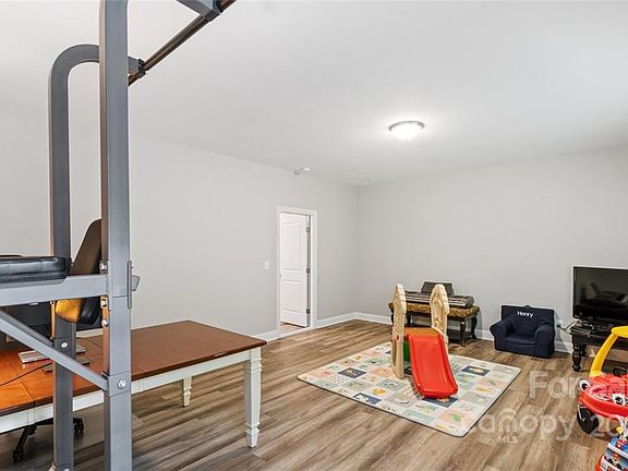 4th image of 10245 Glenmere Creek Cir