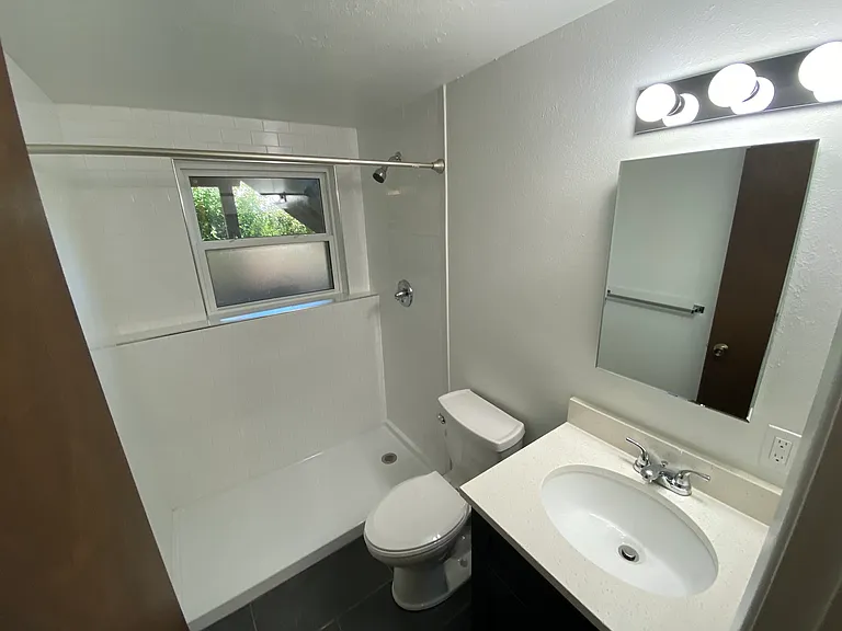 1475 Chambers Dr — Photo 9