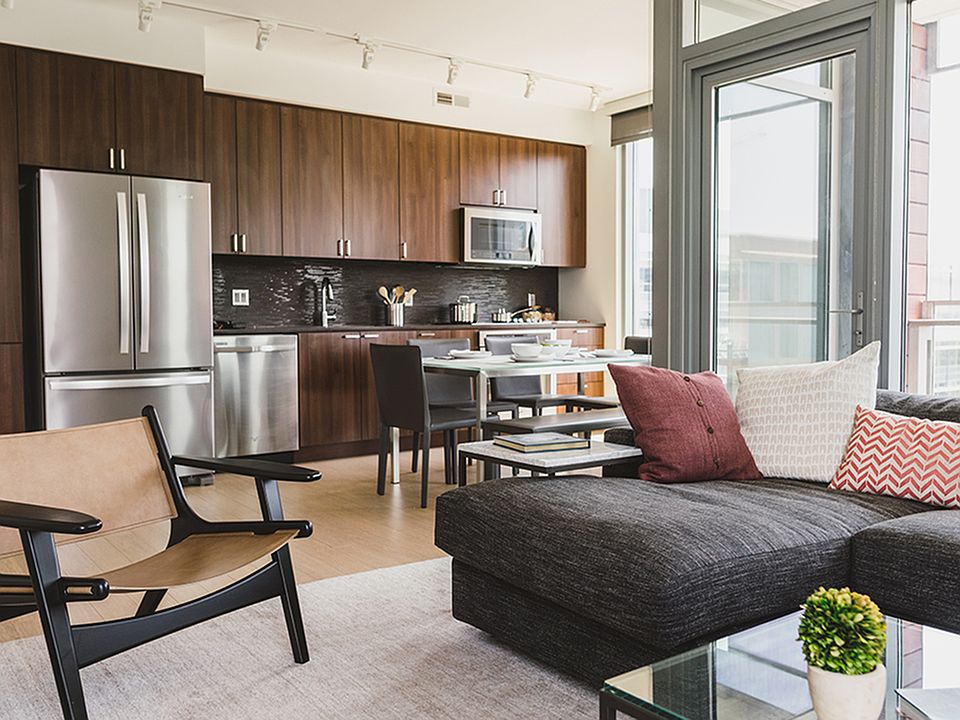 Open concept floor plan great for entertaining