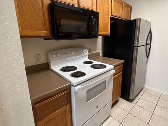 5th image of 3115 Helms St APT 111