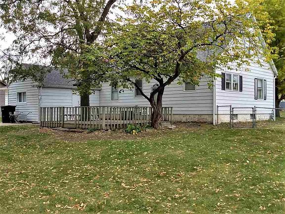 3rd image of 1321 Parker St