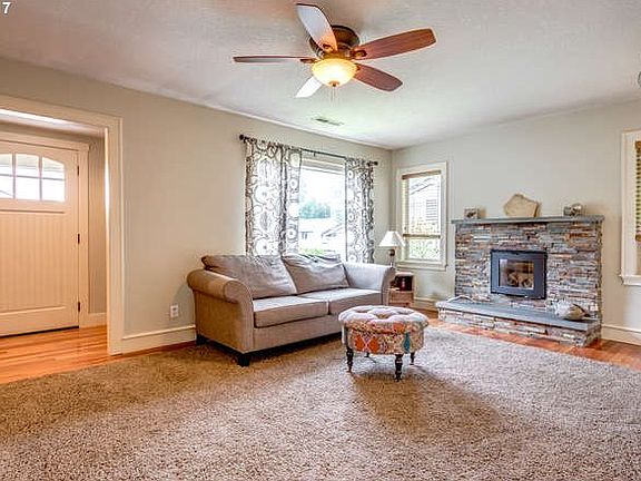 2nd image of 3212 NE 91st St