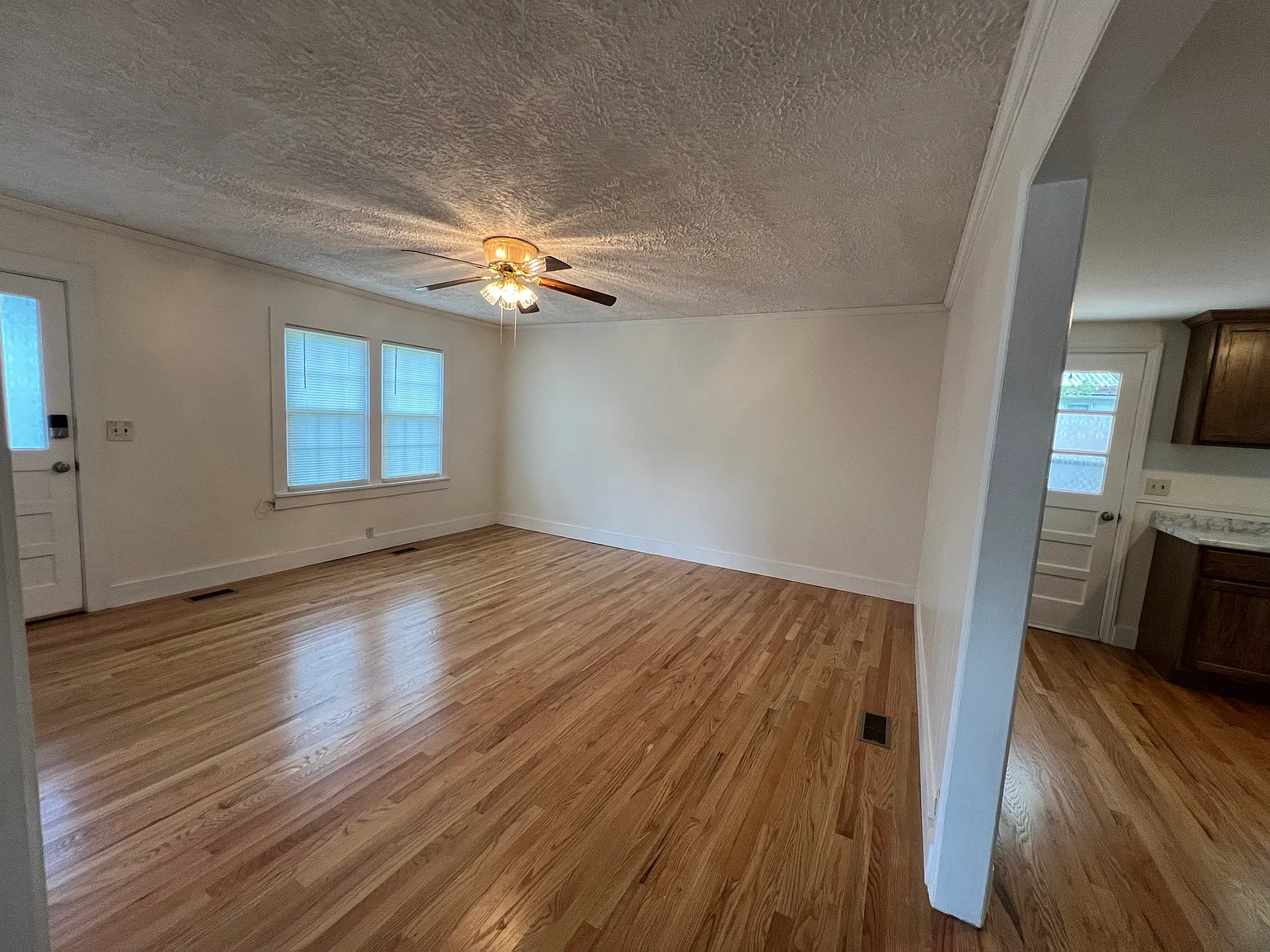 2 bed, 784 sqft, $1,600 — Photo 4