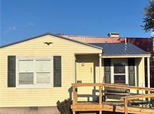 809 Virginia St, Ravenswood, WV 26164