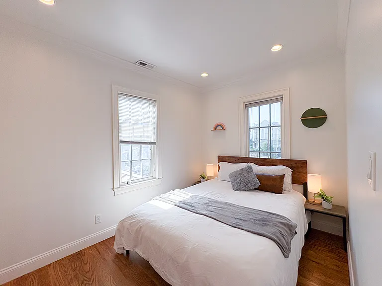 87 Stephen St #1C — Photo 84