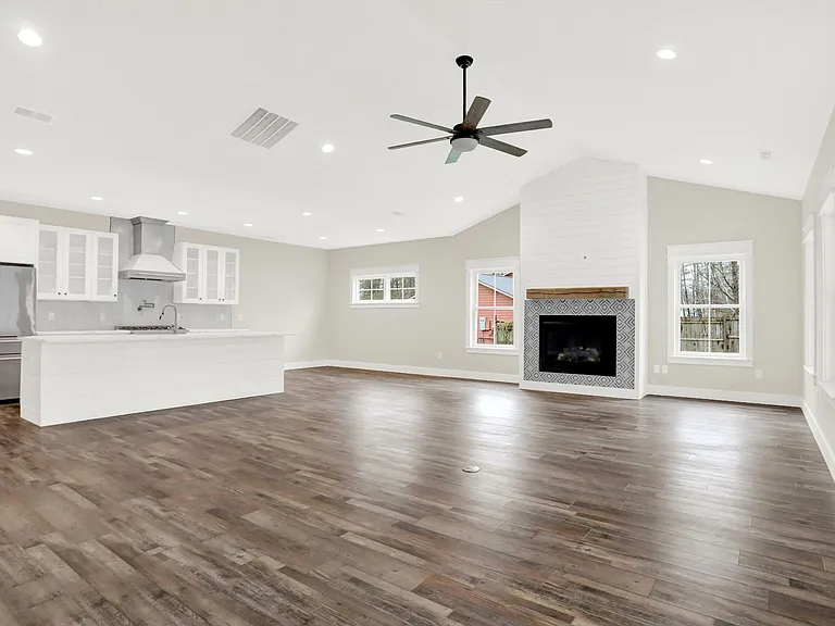 2110 S Smith Rd — Photo 5